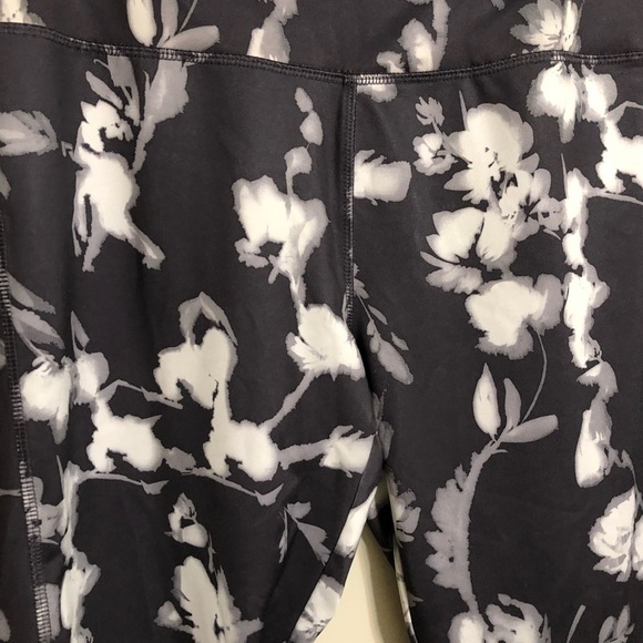 ****Donated***VOGO Athletic leggings lattice ankles size XL - Picture 2 of 6